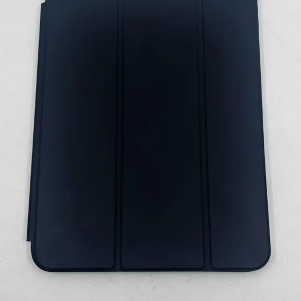Apple 11-inch iPad A16 256GB WiFi Silver + Logitech Keyboard Case Bundle